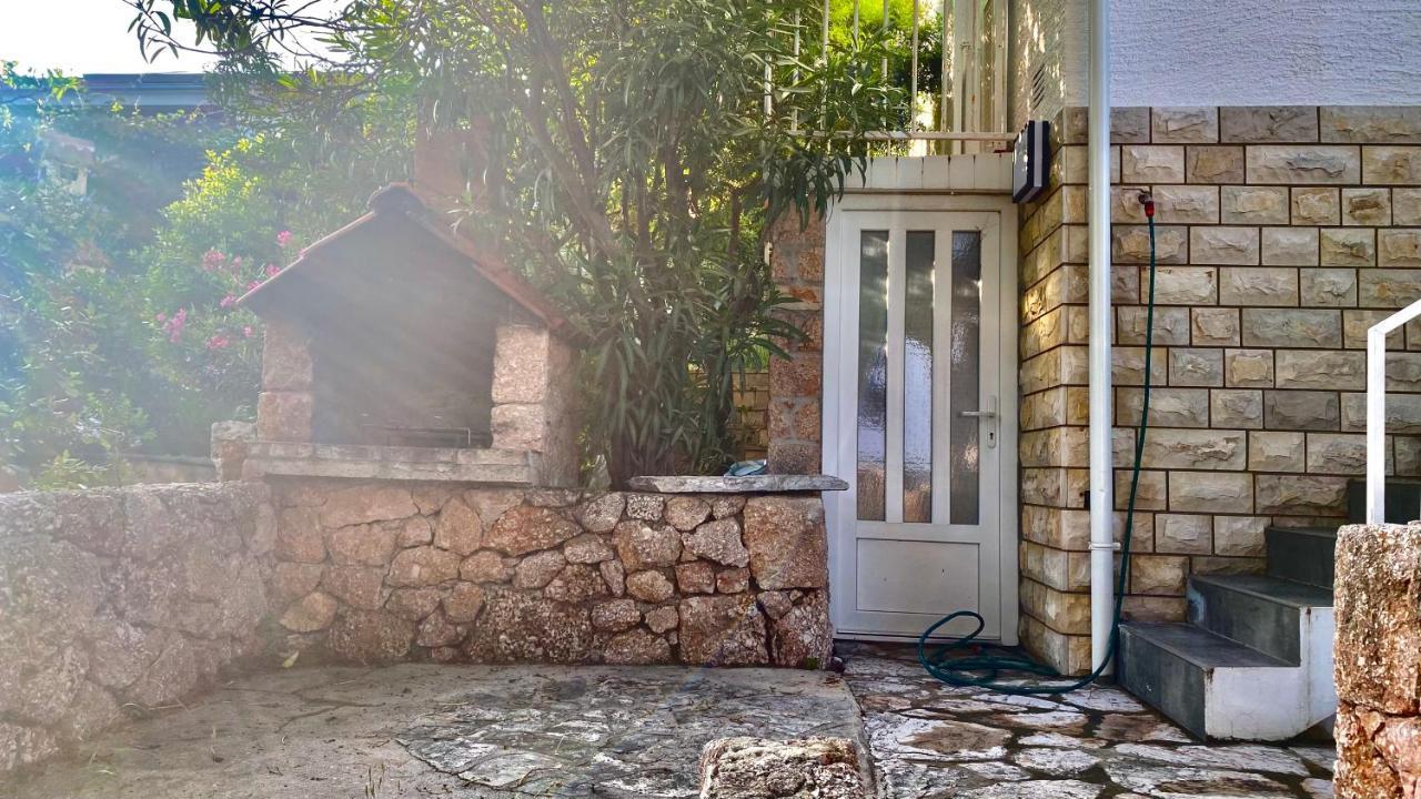 Nautilus-Bay Holiday Home With 5 Rooms, On The Beach, For 2-9 Persons 萨瓦拉 外观 照片